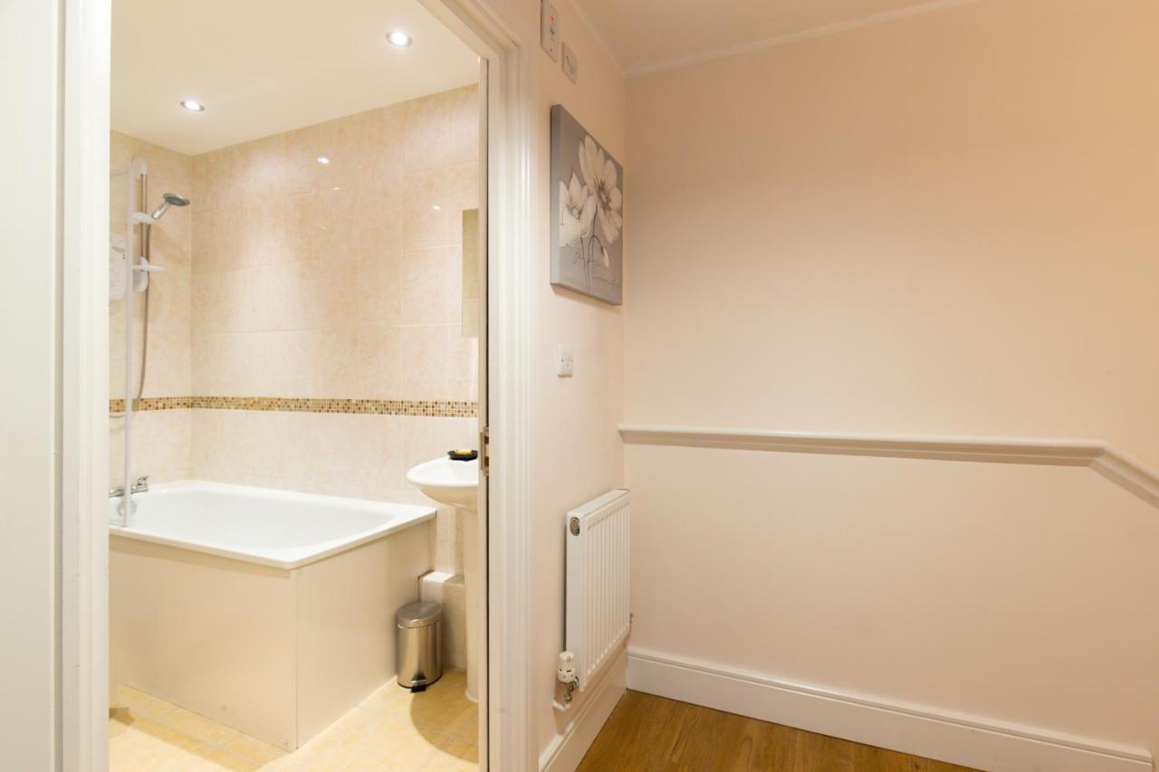 Velvet 1-Bedroom Apartment, Clockhouse, Hoddesdon Zewnętrze zdjęcie
